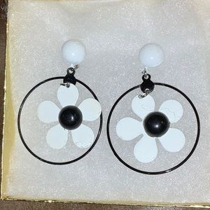 Black and White Metal Mod Retro Daisy Dangle Post & Clutch Earrings